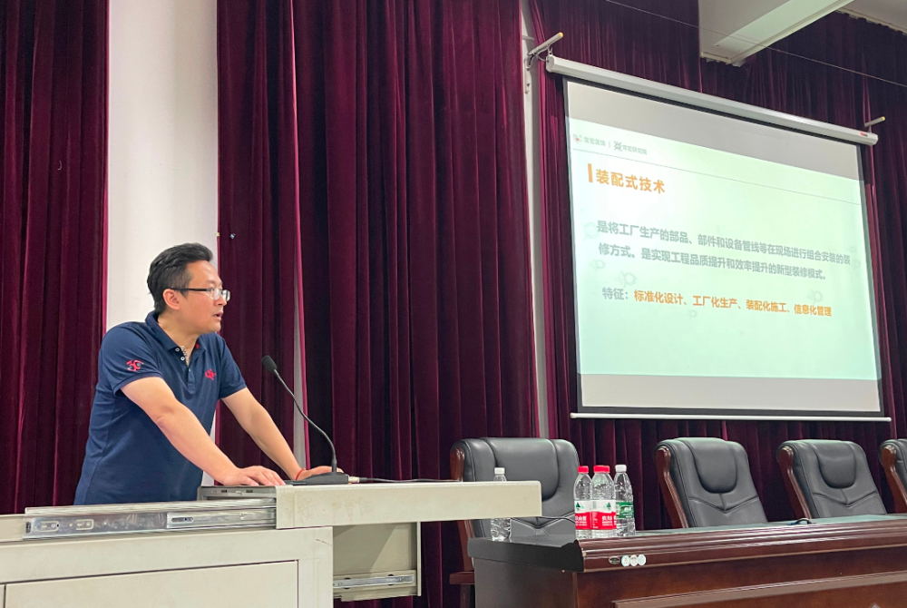 常宏副總工程師吳歆威參加湖南交通職業(yè)技術學院宣講會