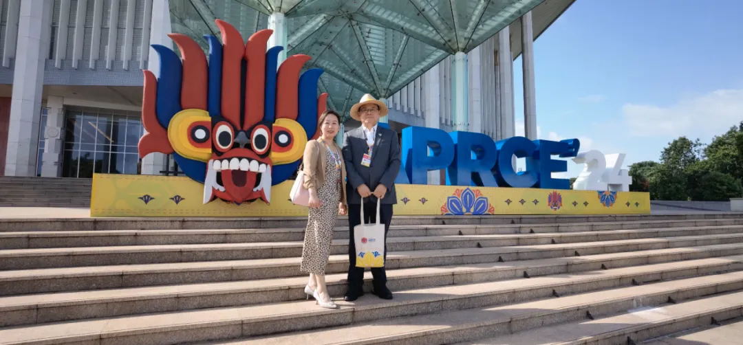 常宏集團董事總經(jīng)理王躍、常宏進出口貿(mào)易有限公司執(zhí)行總經(jīng)理李華隨中國代表團赴斯里蘭卡參加第二十一屆亞太零售商大會暨展會